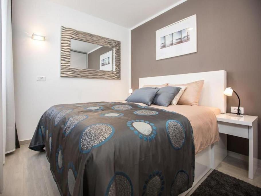 Bleu Villa - Three Bedroom Villa With Balcony And City View Дубровник Экстерьер фото